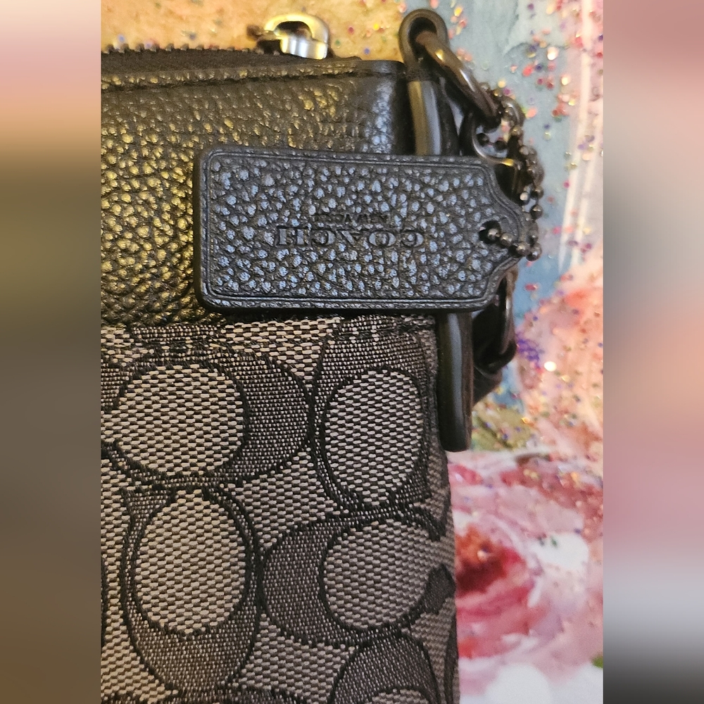 NWOT Brand New signature Coach crossbody - Picture 3 of 11
